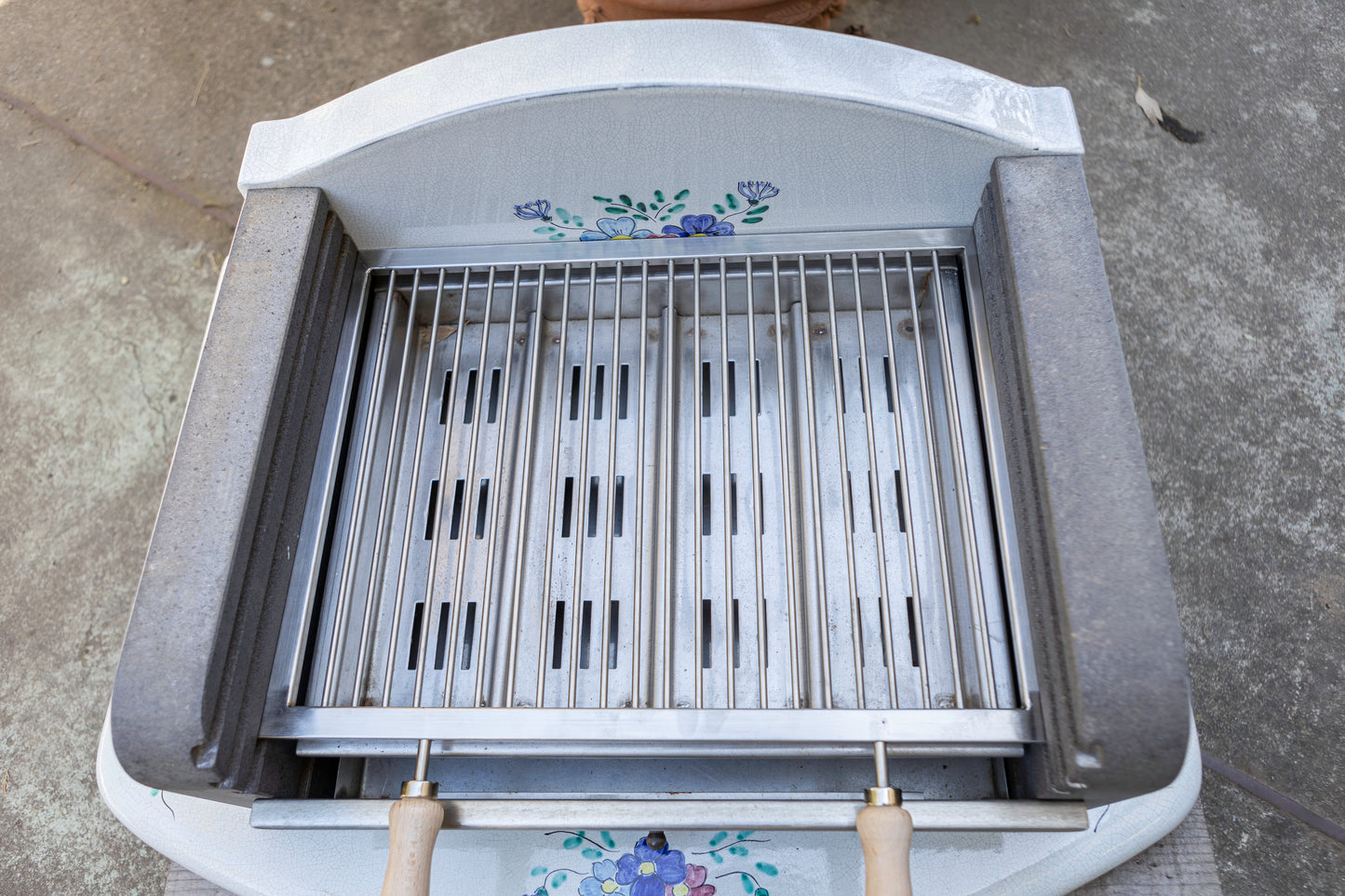 barbecue artesole con kit griglia e cassetto porta carbone in acciaio inox
