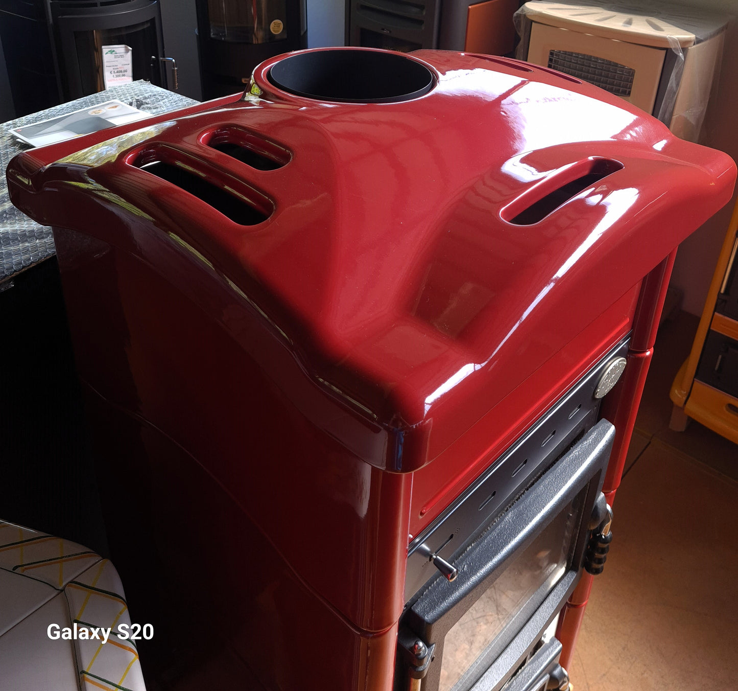 top ceramica stufa con feritoie per l'uscita del calore