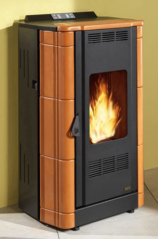termostufa a pellet con rivestimento ceramico