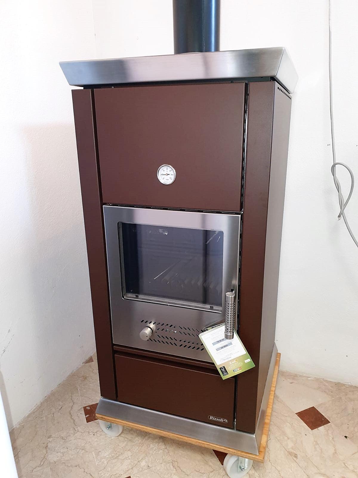 termostufa a legna in acciaio inox e acciaio color marrone Aliberti Home