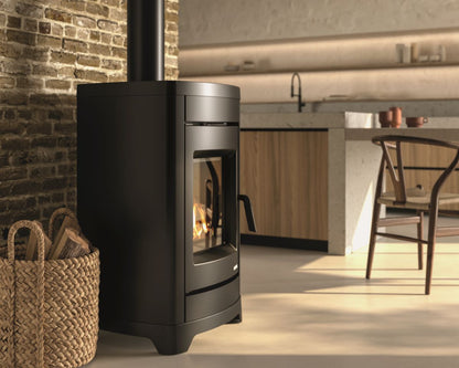 Stufa a legna Palazzetti Charlotte con tecnologia Thermofix - vista ambientata
