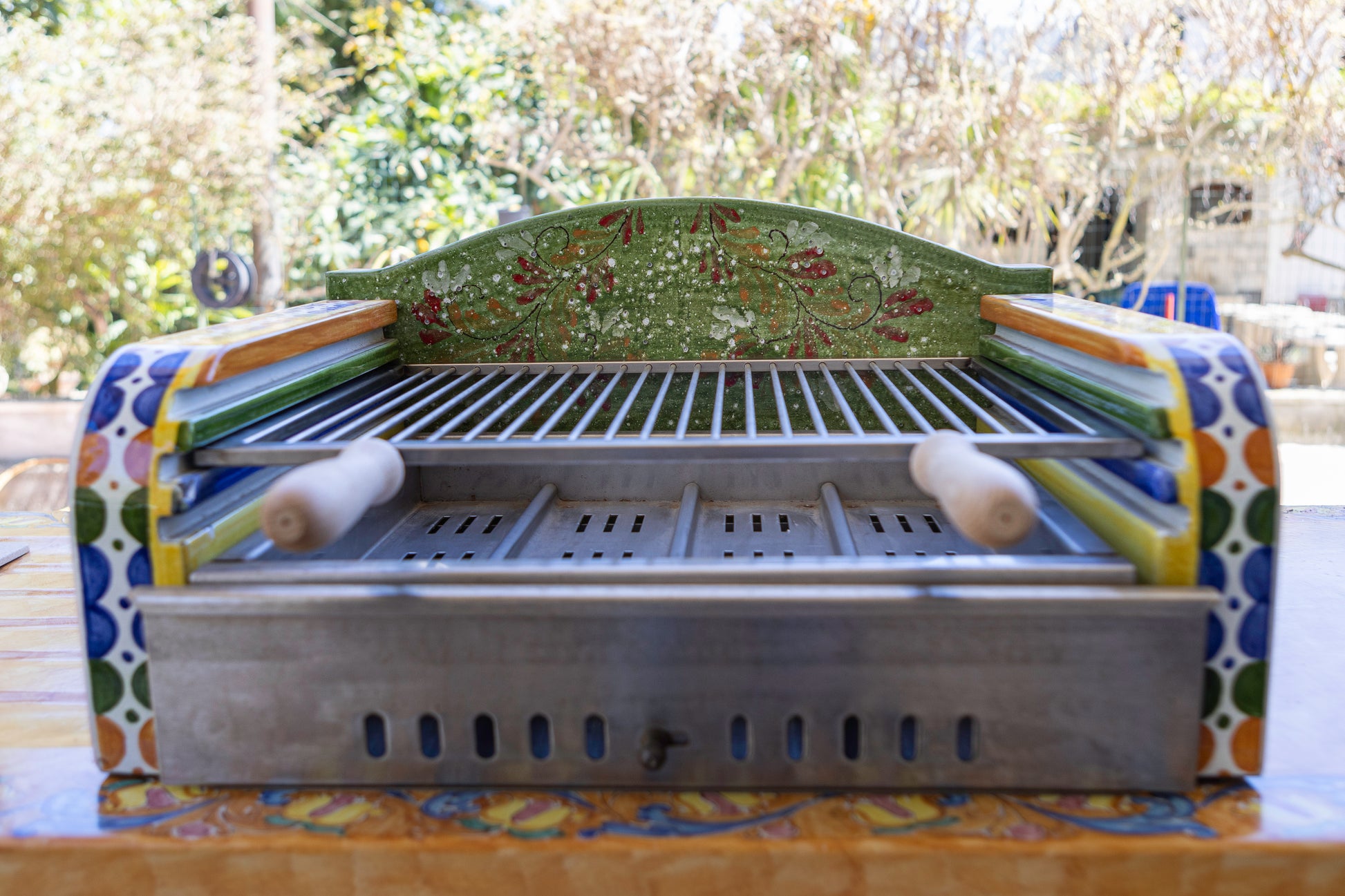 barbecue smaltato resistente con griglia in acciaio inox