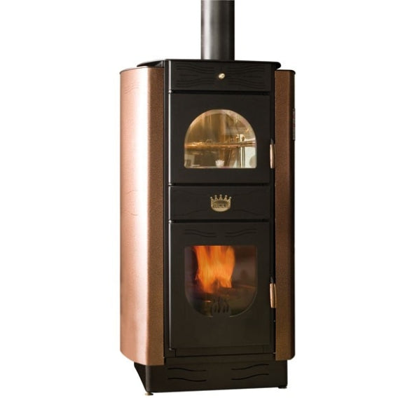 termostufa a legna con impianto integrato e produzione di acqua calda. Rivestimento color rame con forno 