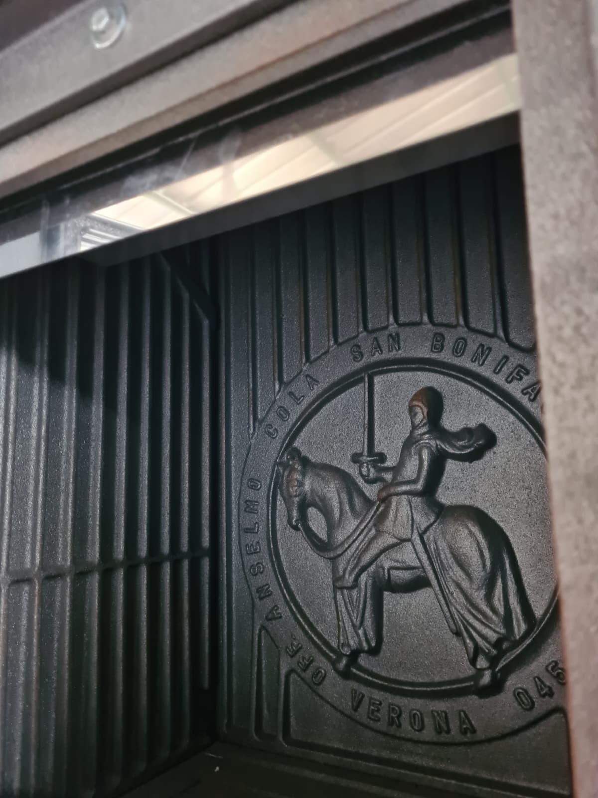 braciere in ghisa decorato 