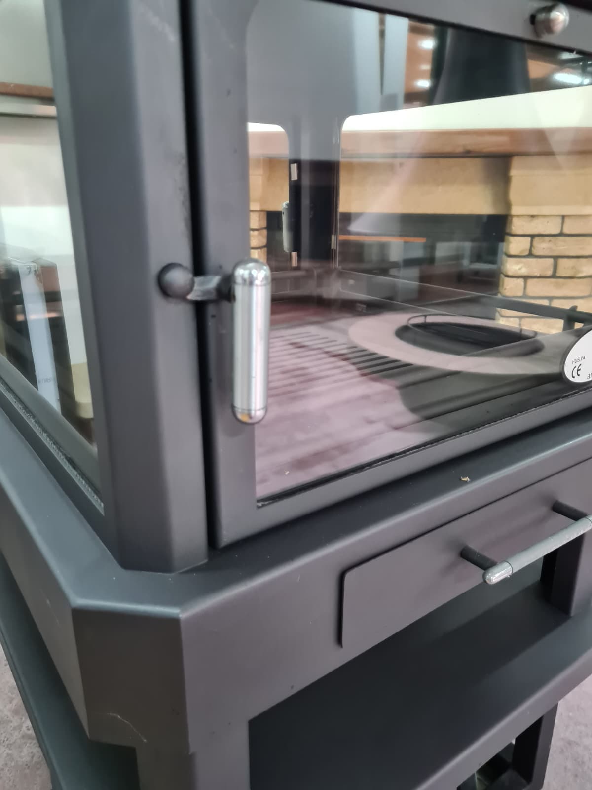 maniglia pratica e funzionale per l'apertura del camino 