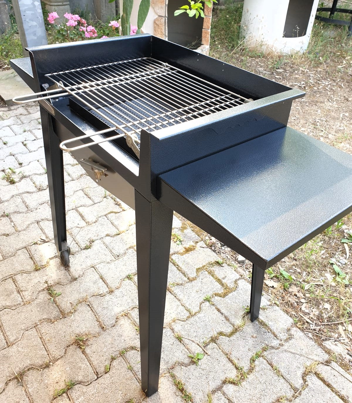 barbecue con carrello dotato di ruote - caminetti aliberti