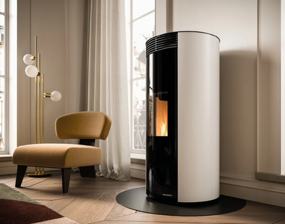 Stufa a pellet Palazzetti Ecofire Emily TC 9 kW US - immagine ambientata in salotto