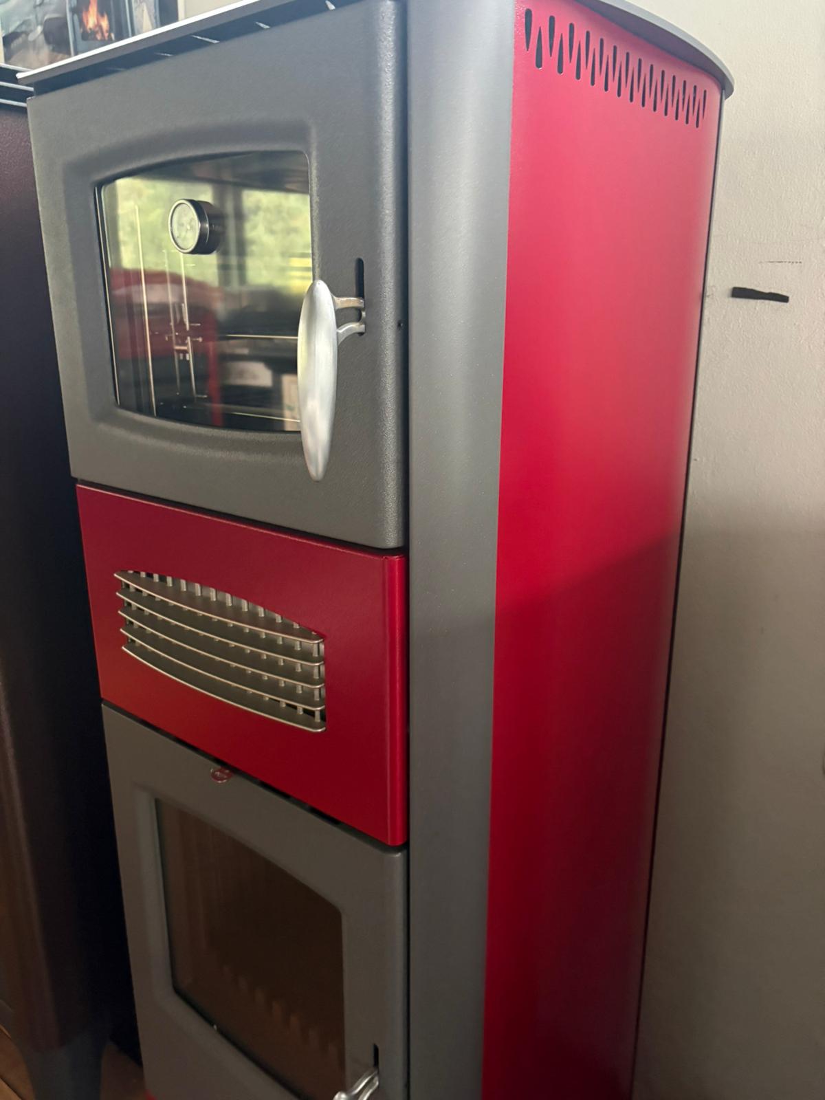 fianco laterale stufa anselmo cola bea rossa di design
