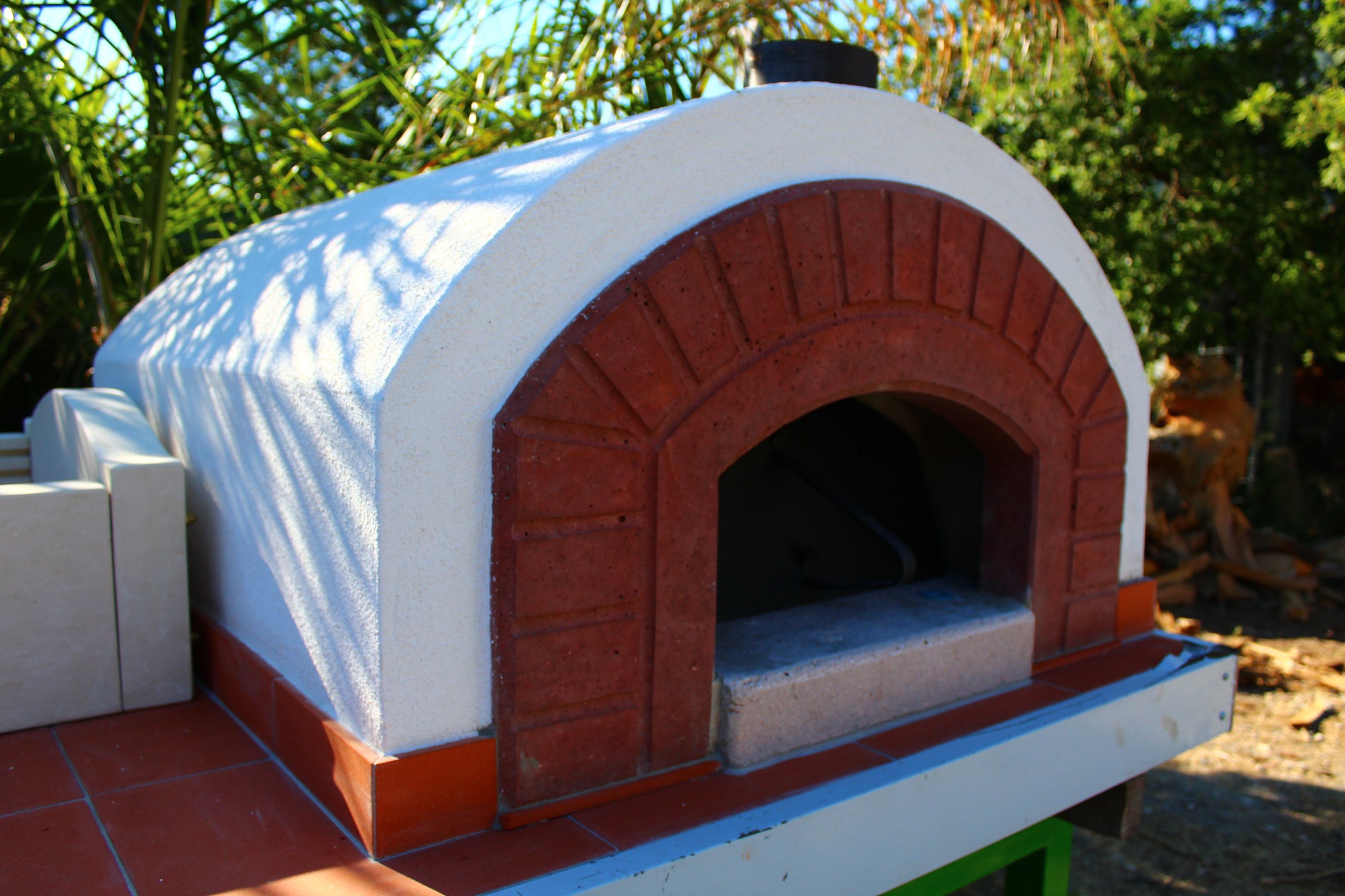 forno a legna tradizionale con barbecue da giardino 