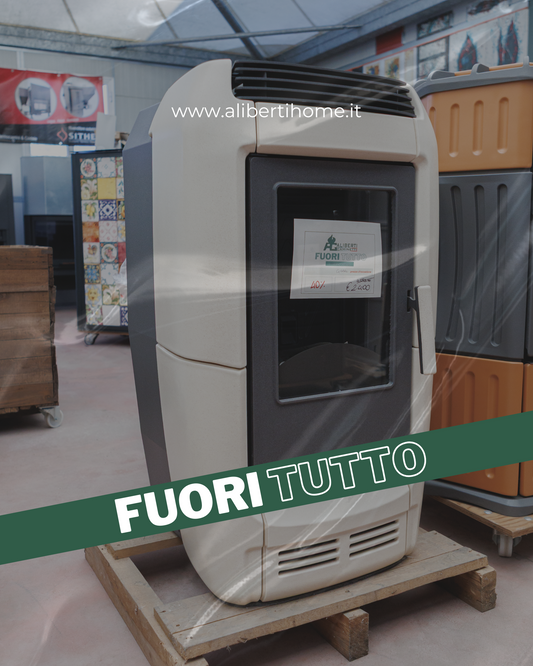 stufa a pellet con ceramica beige
