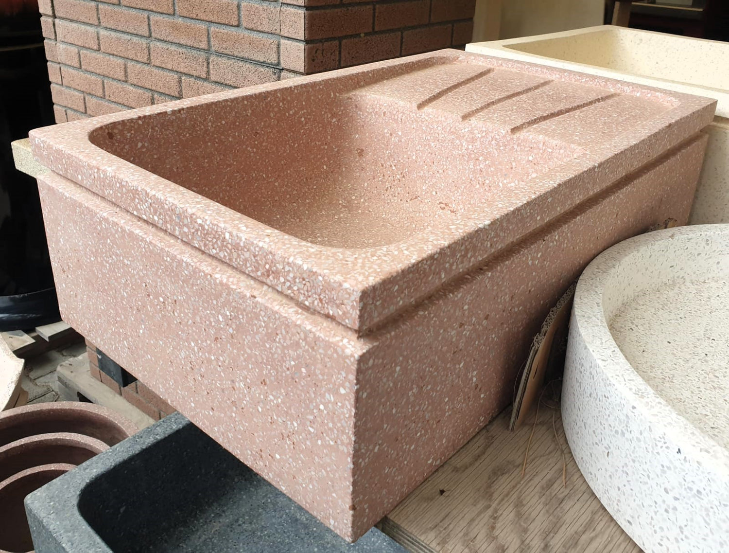 lavello con sgocciolatoio in graniglia economica rossa - caminetti aliberti