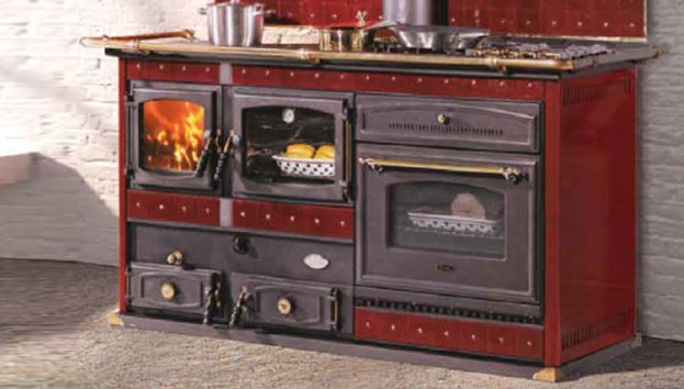 termo cucina a legna e gas con rivestimento ceramica rossa